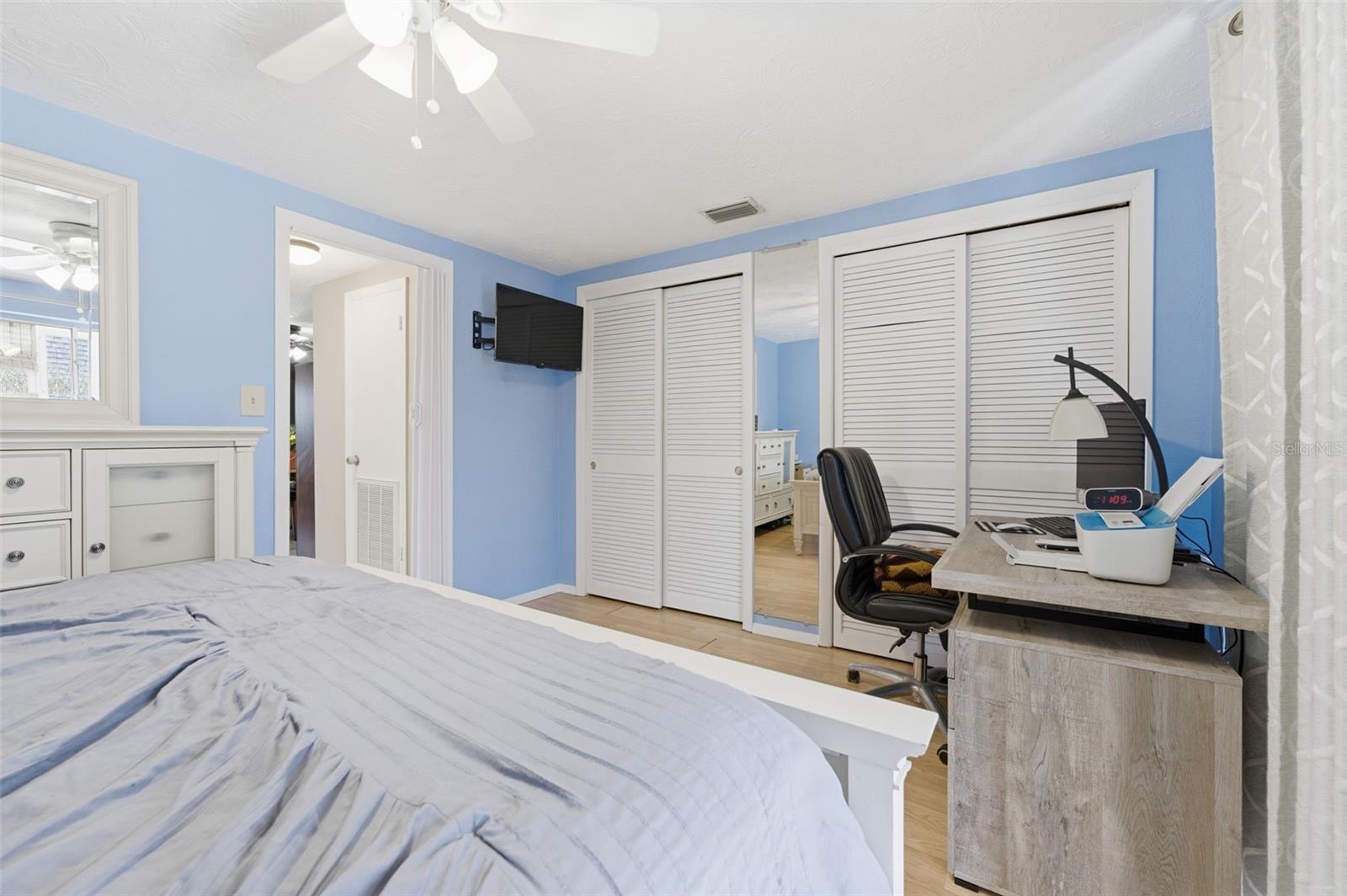 W7880647 Property Photo