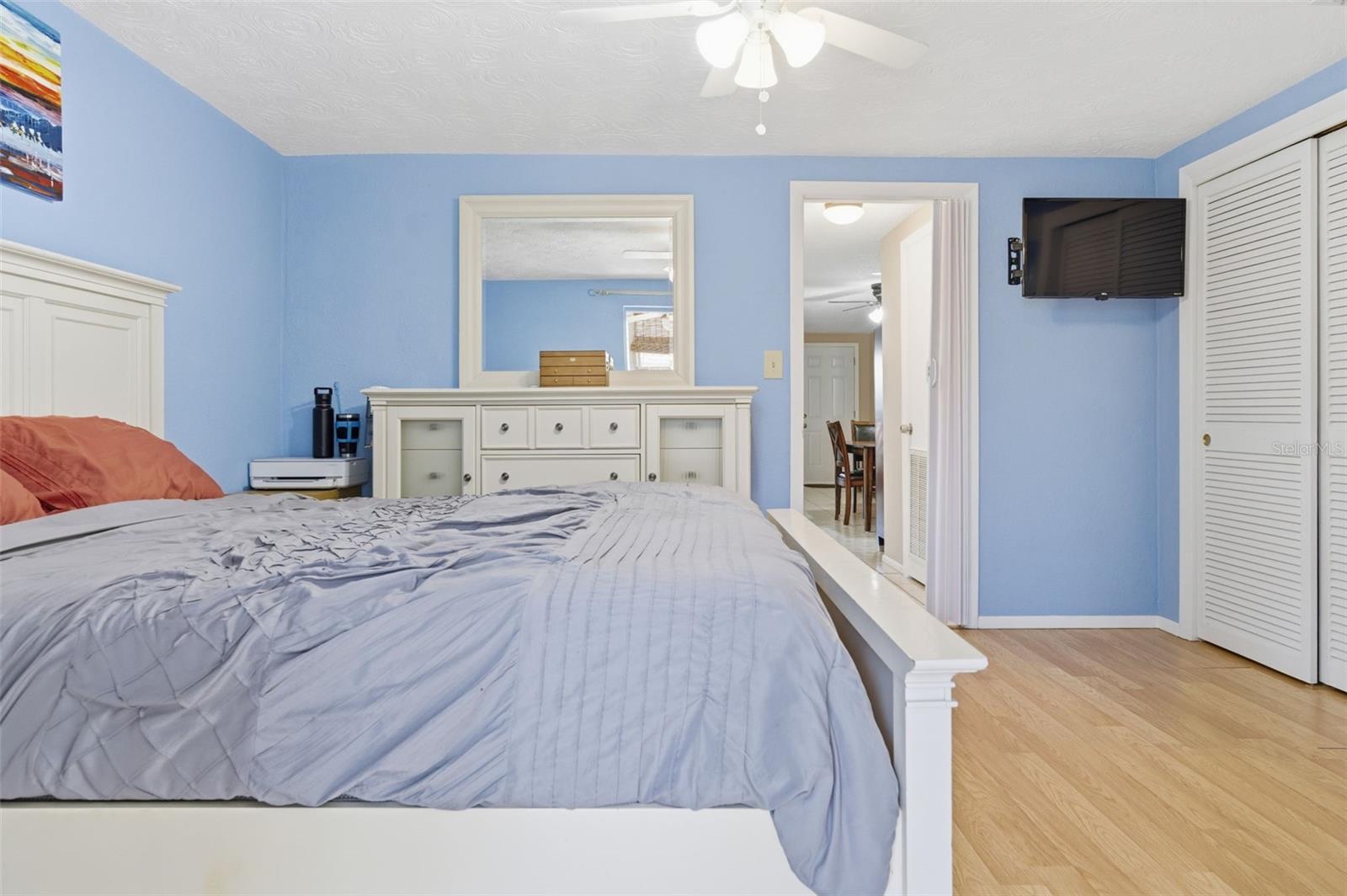 W7880647 Property Photo