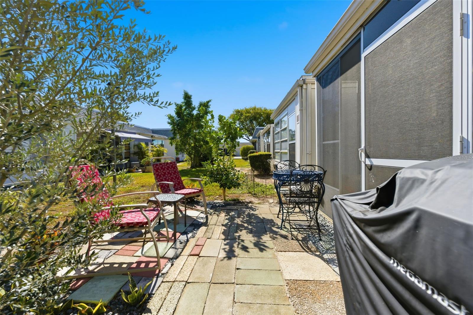 W7880647 Property Photo