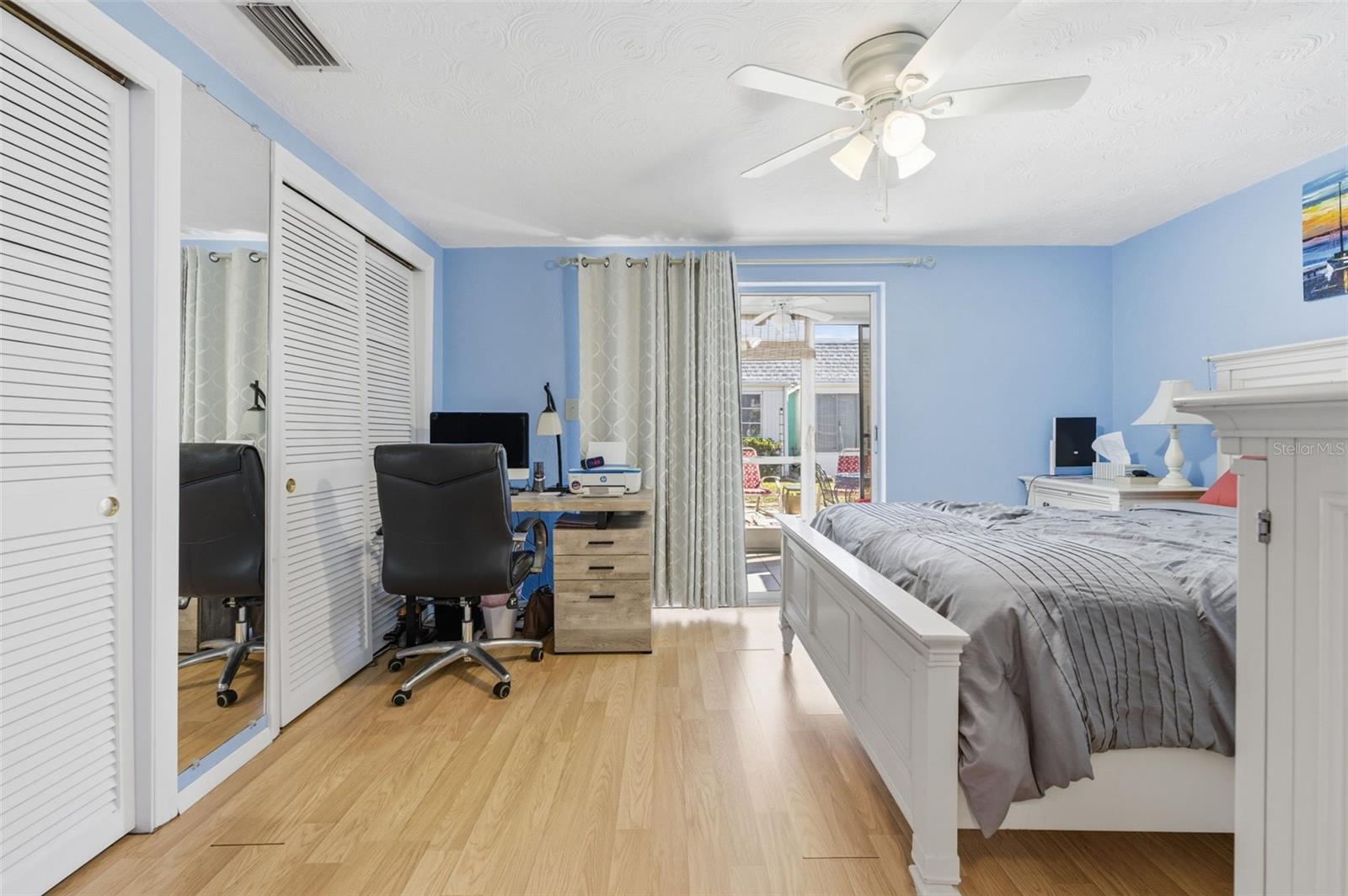 W7880647 Property Photo