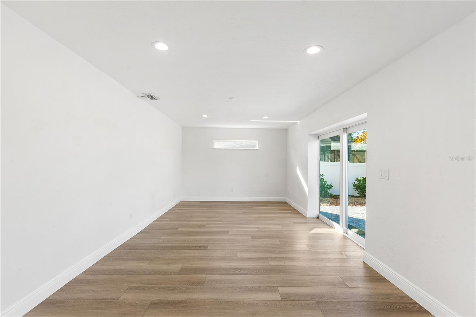 1455 54TH AVE NE, ST PETERSBURG, FL, 33703