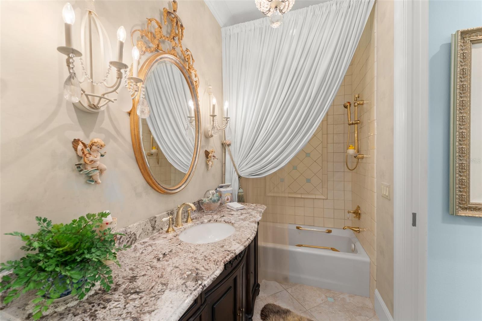 O6359789 Property Photo