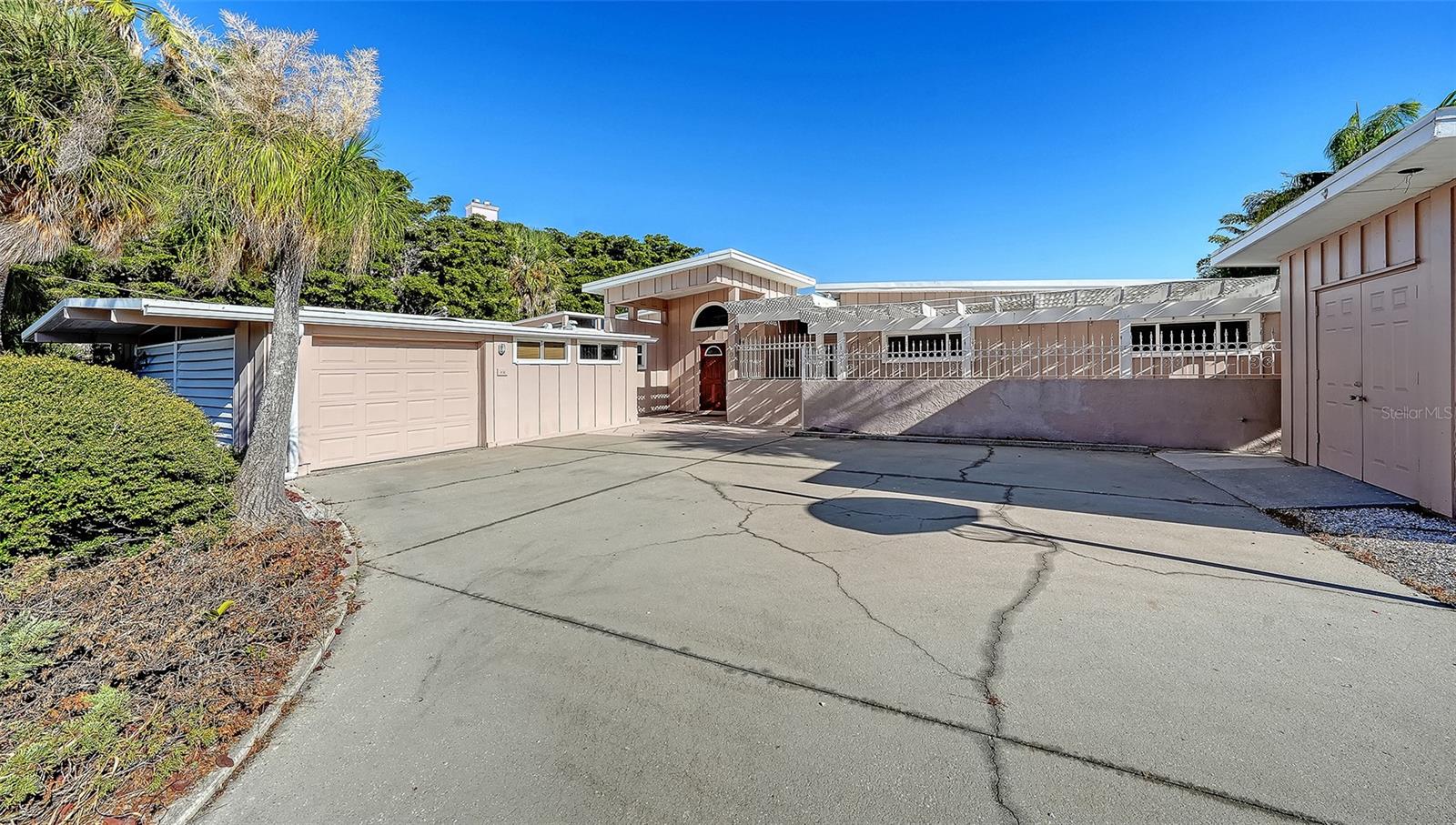 355 S SHORE DR, SARASOTA, FL, 34234