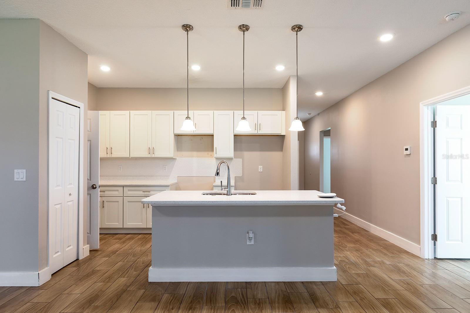 1240 S HIGHLAND AVE, APOPKA, FL, 32703