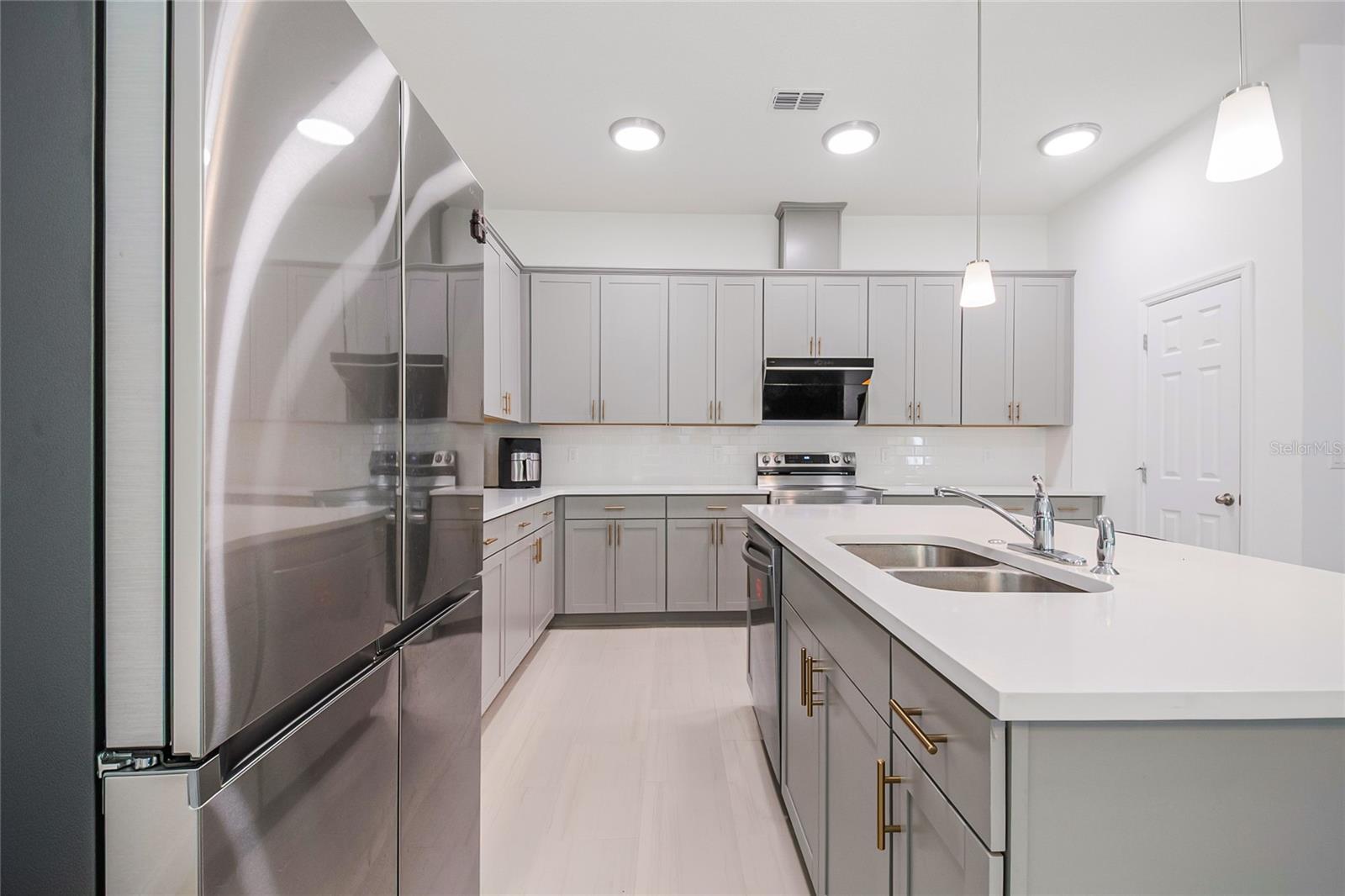 827 DENNIS AVE, ORLANDO, FL, 32807