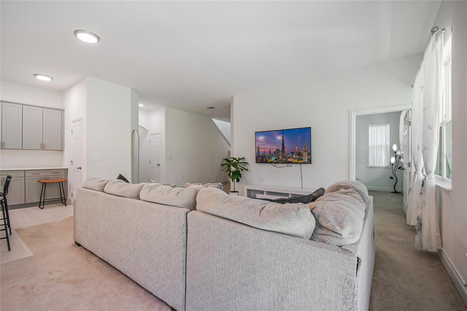 827 DENNIS AVE, ORLANDO, FL, 32807