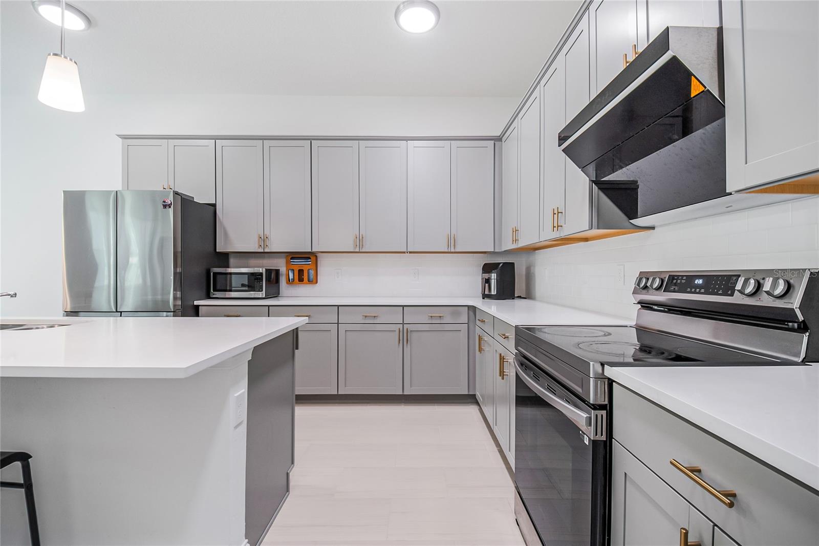 827 DENNIS AVE, ORLANDO, FL, 32807