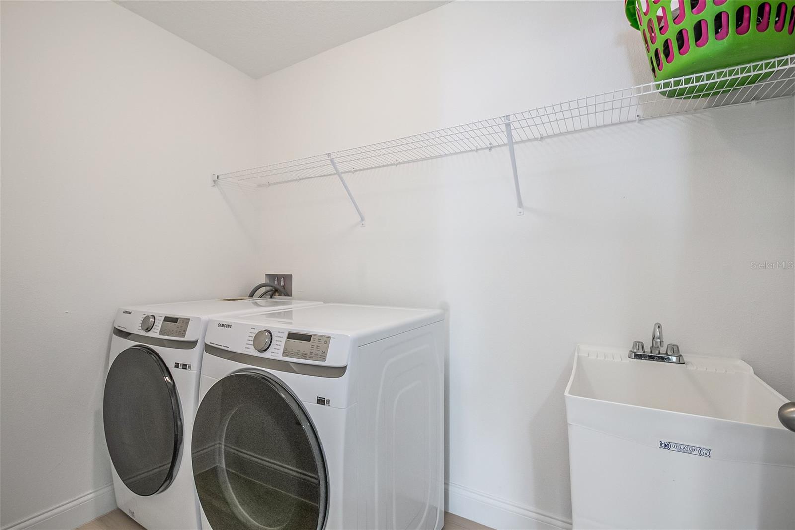 827 DENNIS AVE, ORLANDO, FL, 32807