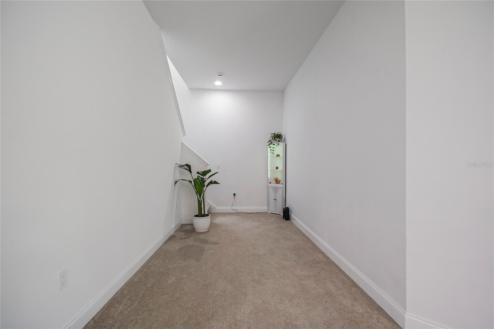 827 DENNIS AVE, ORLANDO, FL, 32807