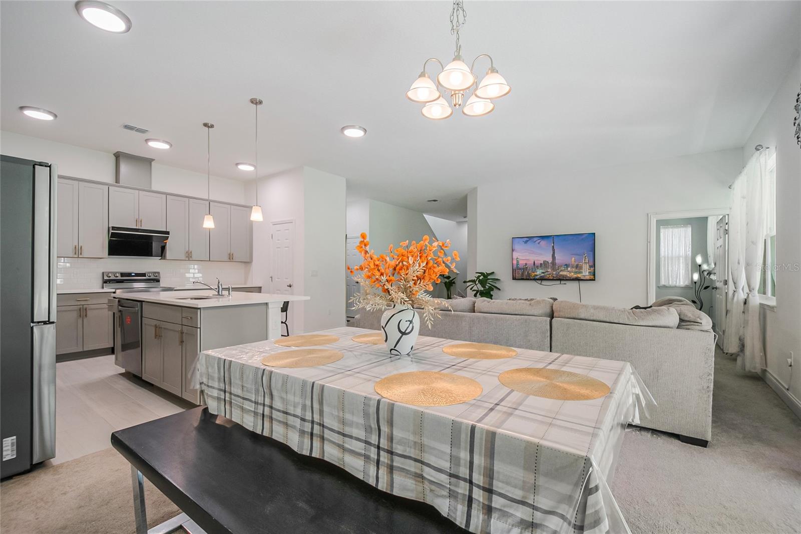 827 DENNIS AVE, ORLANDO, FL, 32807