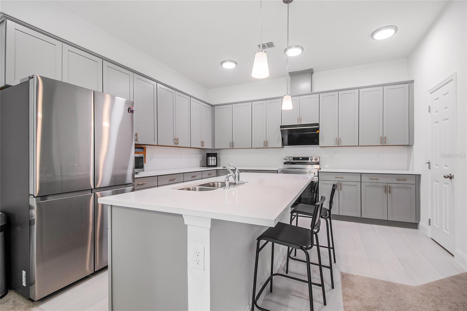 827 DENNIS AVE, ORLANDO, FL, 32807