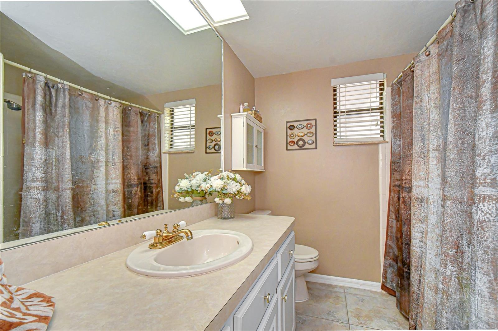 8120 N ALBANY AVE, TAMPA, FL, 33604