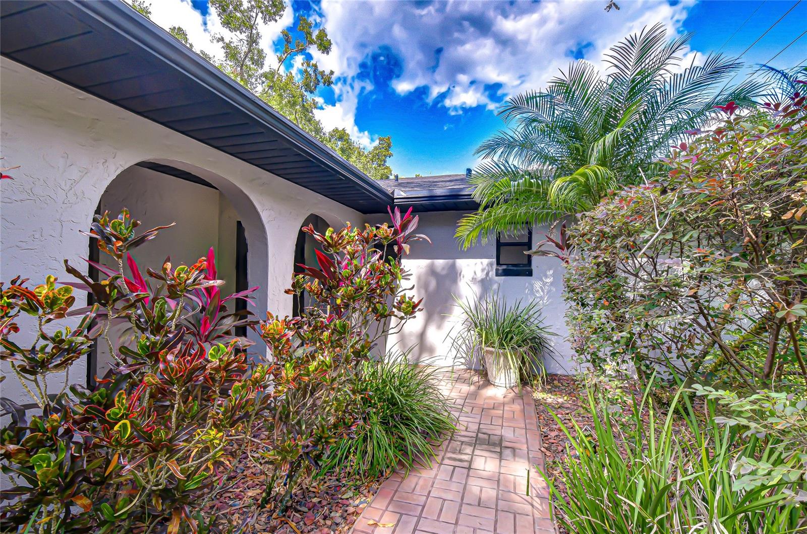 8120 N ALBANY AVE, TAMPA, FL, 33604