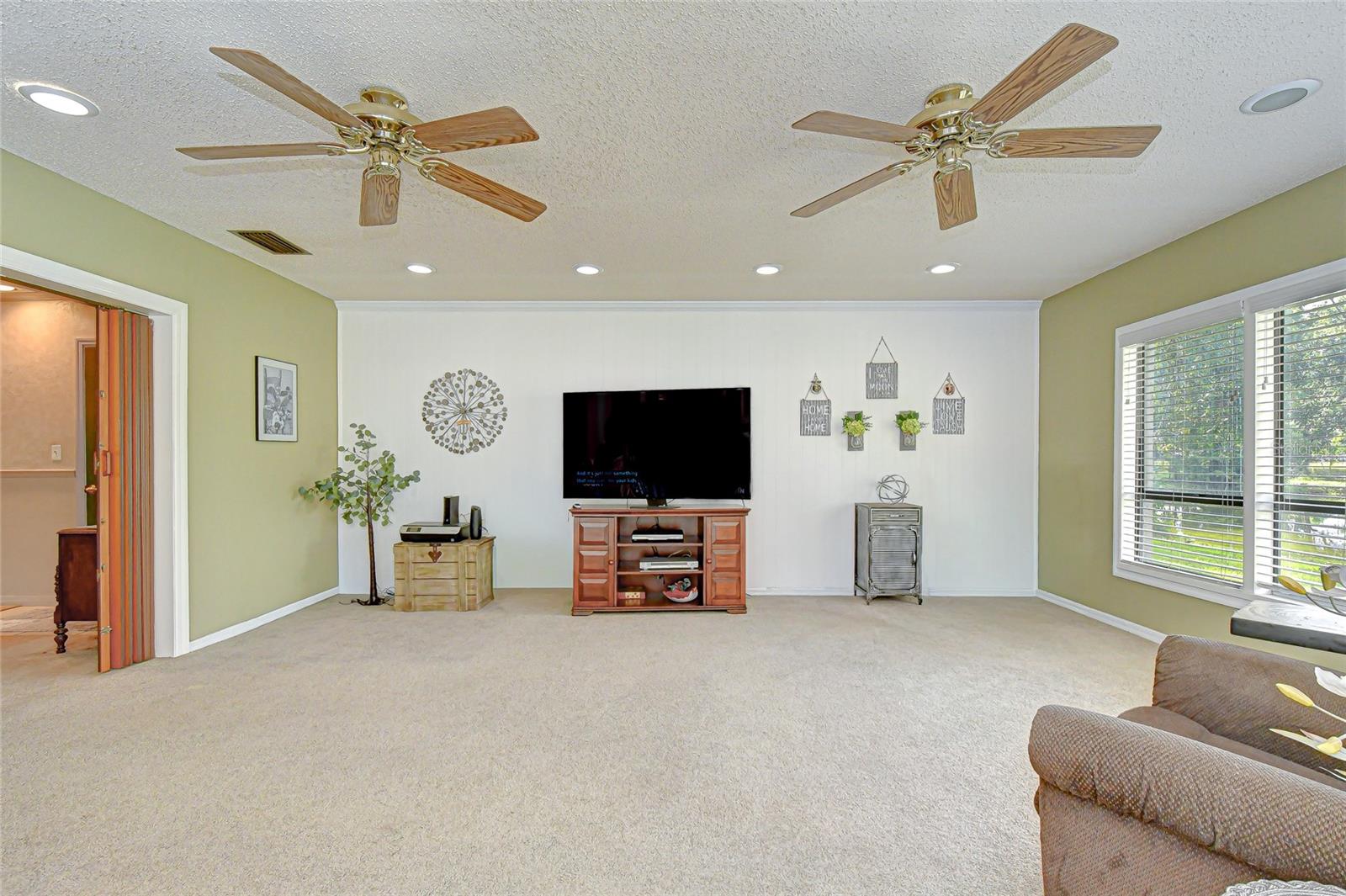 8120 N ALBANY AVE, TAMPA, FL, 33604