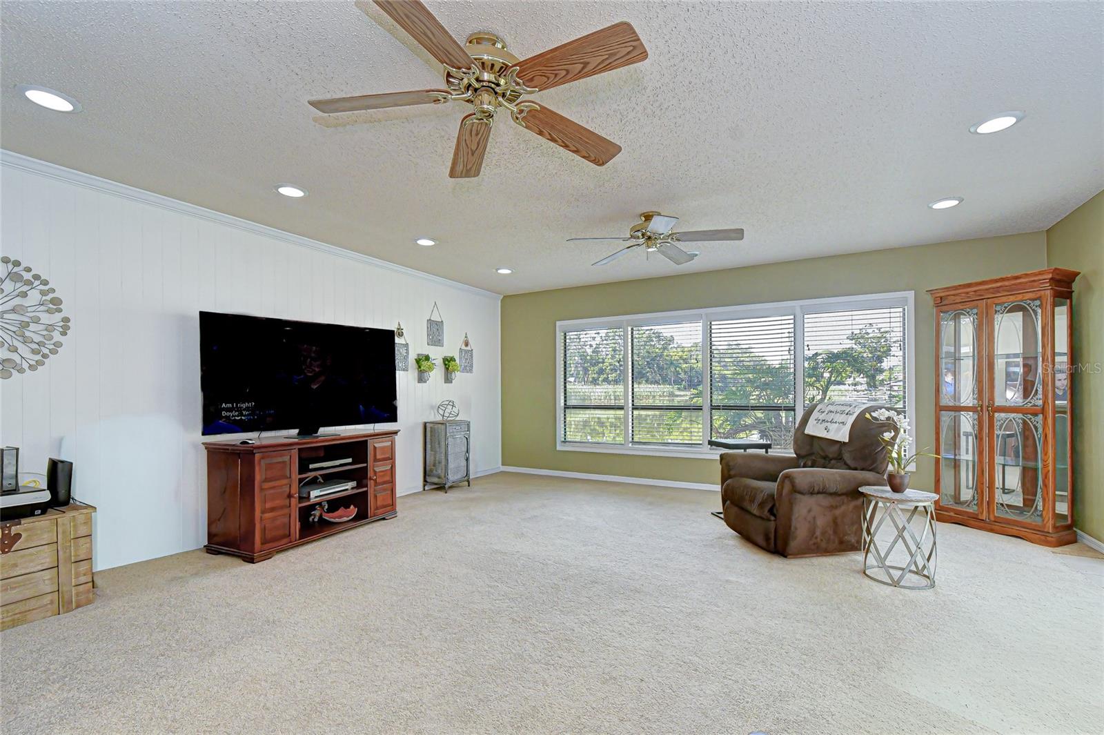 8120 N ALBANY AVE, TAMPA, FL, 33604