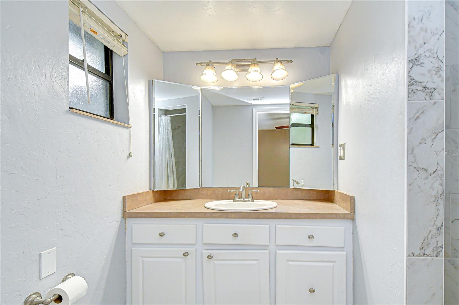 8120 N ALBANY AVE, TAMPA, FL, 33604