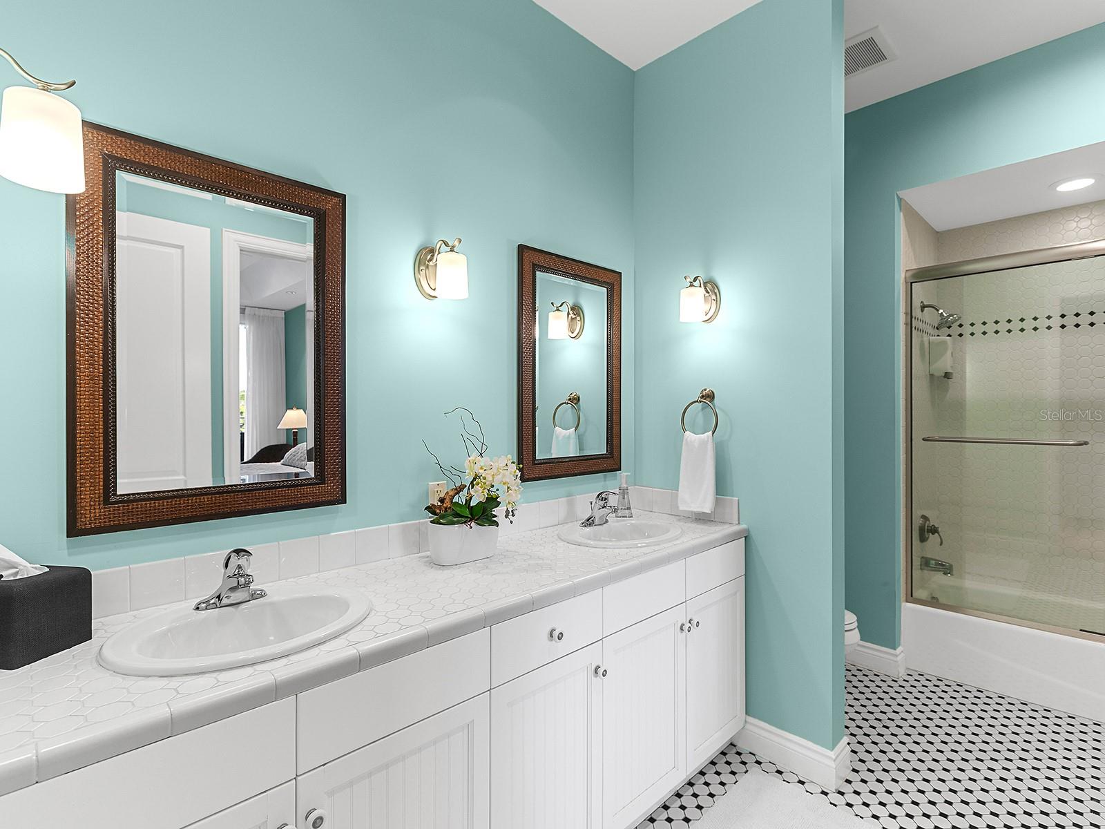 N6141427 Property Photo