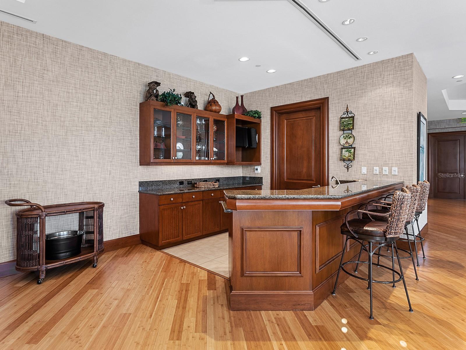 N6141427 Property Photo