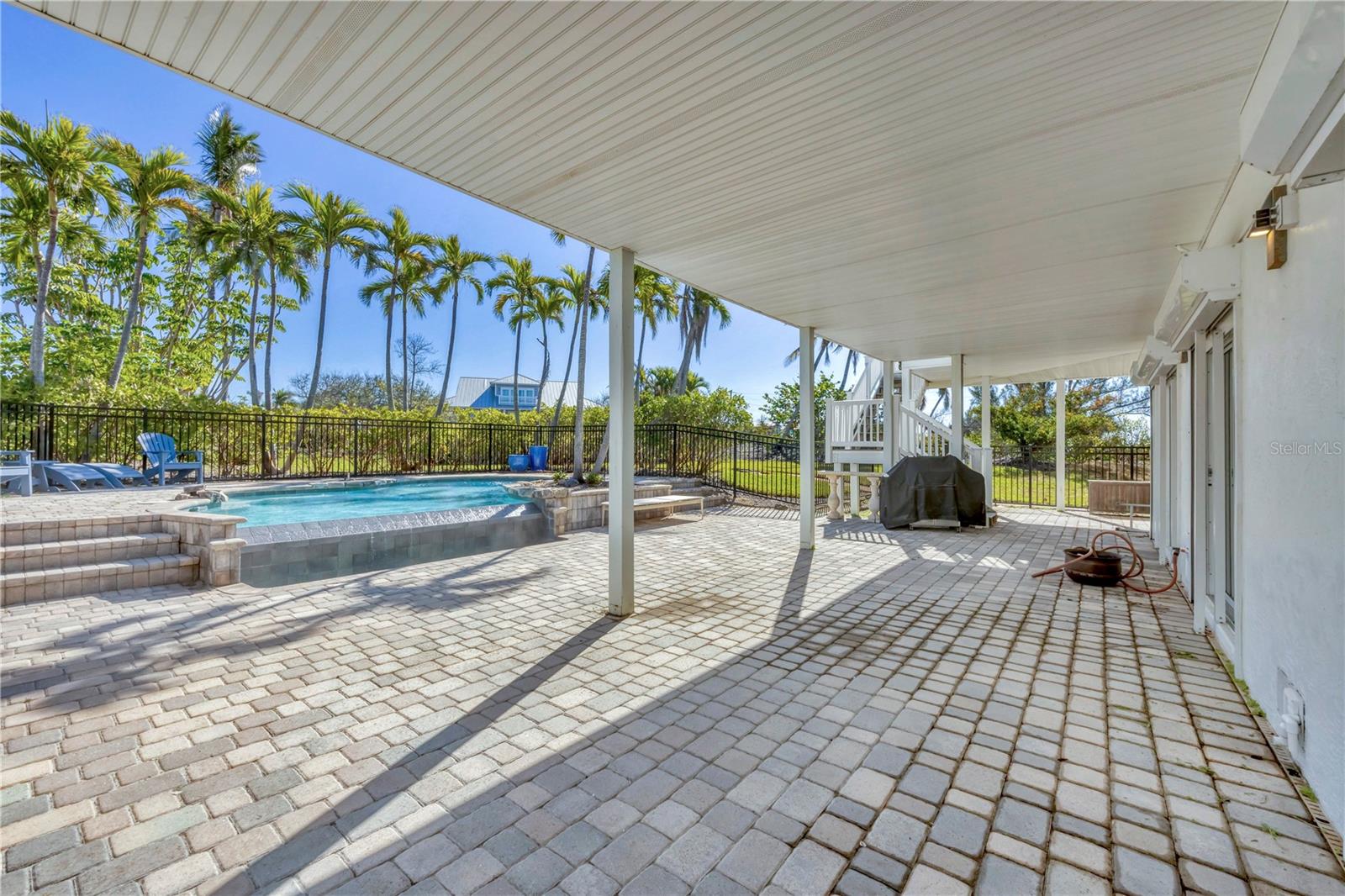 D6144731 Property Photo