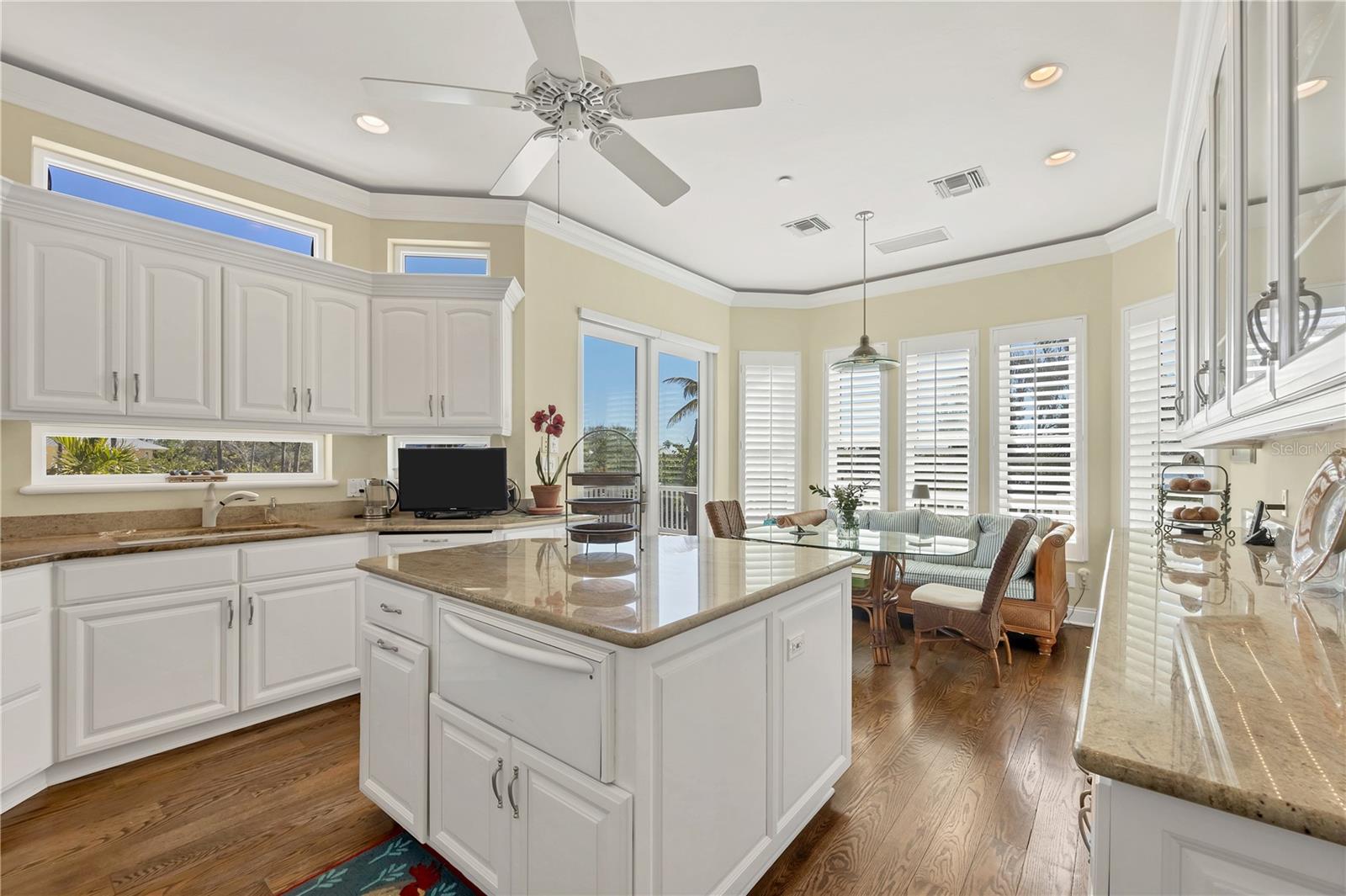 D6144731 Property Photo