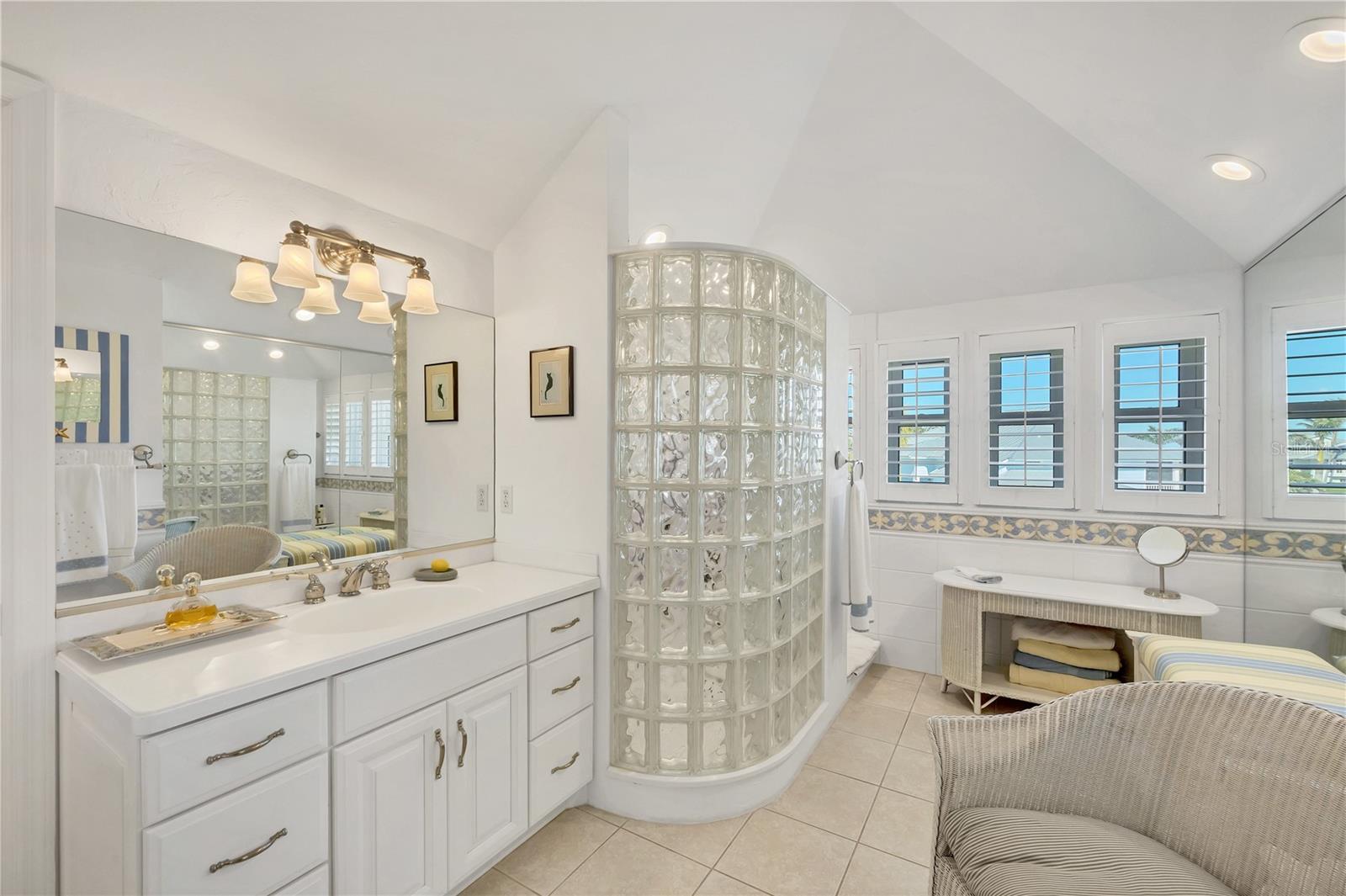 D6144731 Property Photo