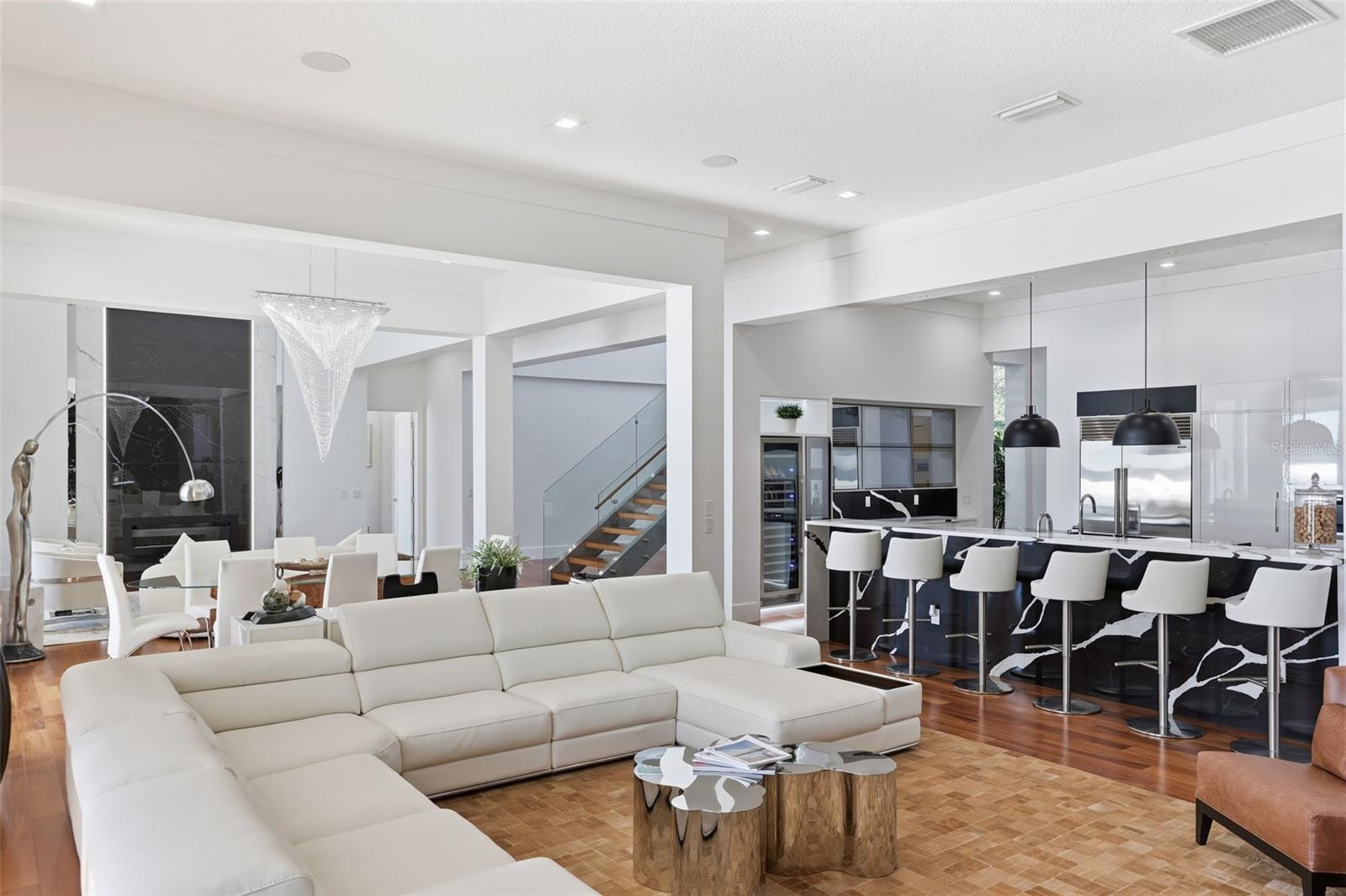 O6359990 Property Photo