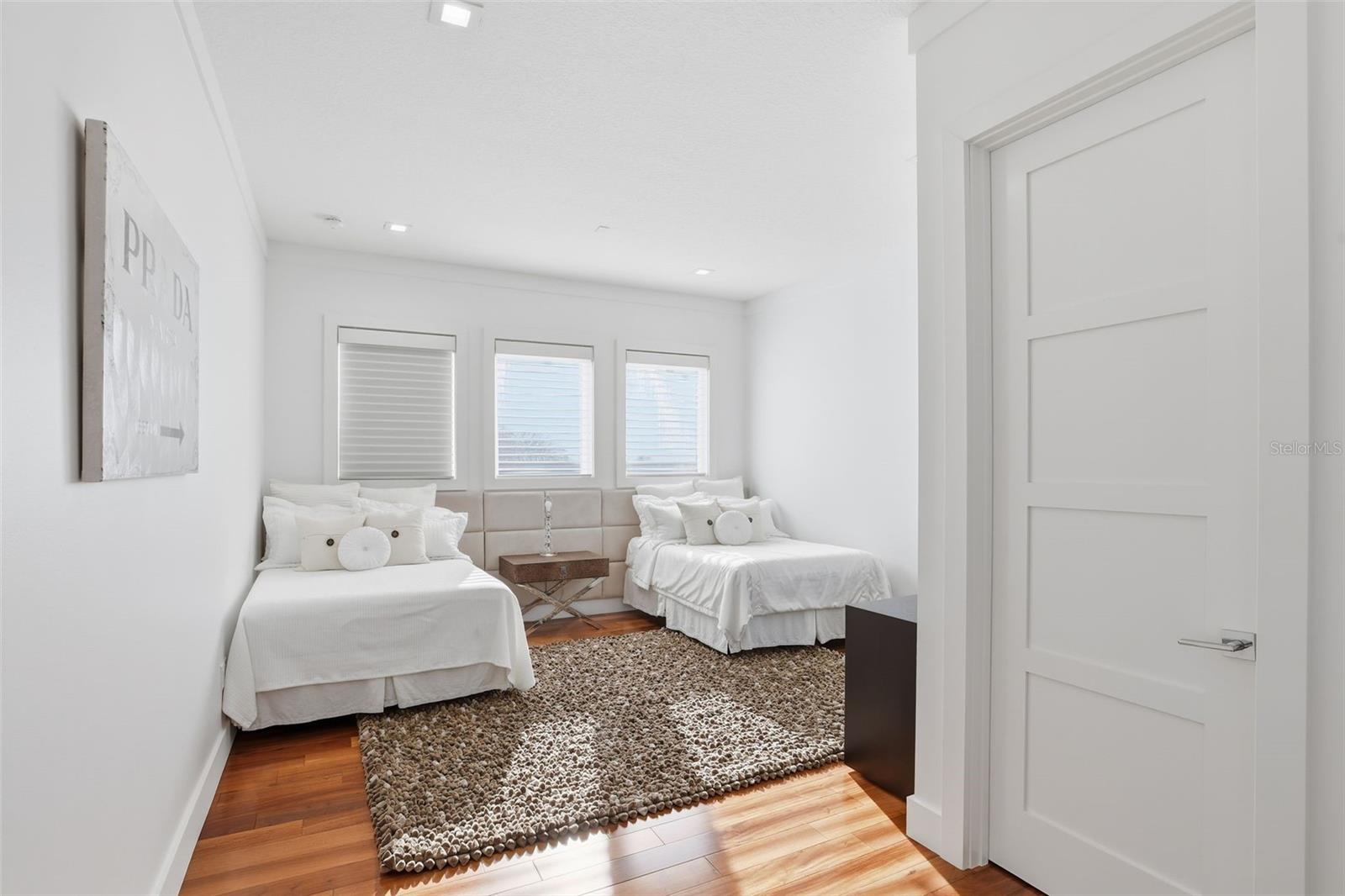 O6359990 Property Photo