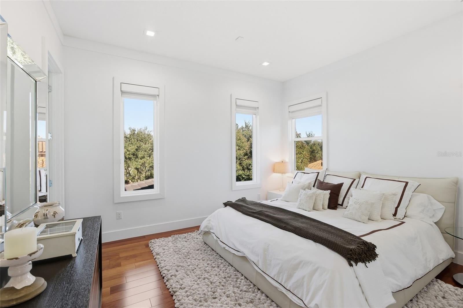 O6359990 Property Photo