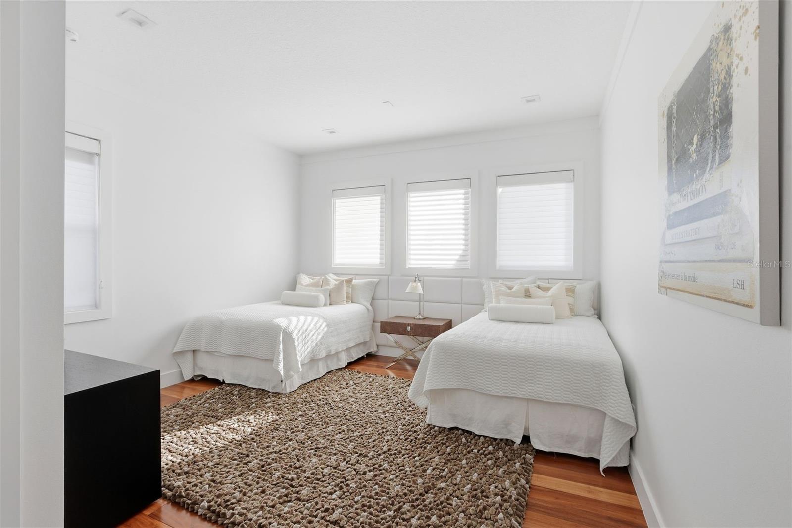 O6359990 Property Photo