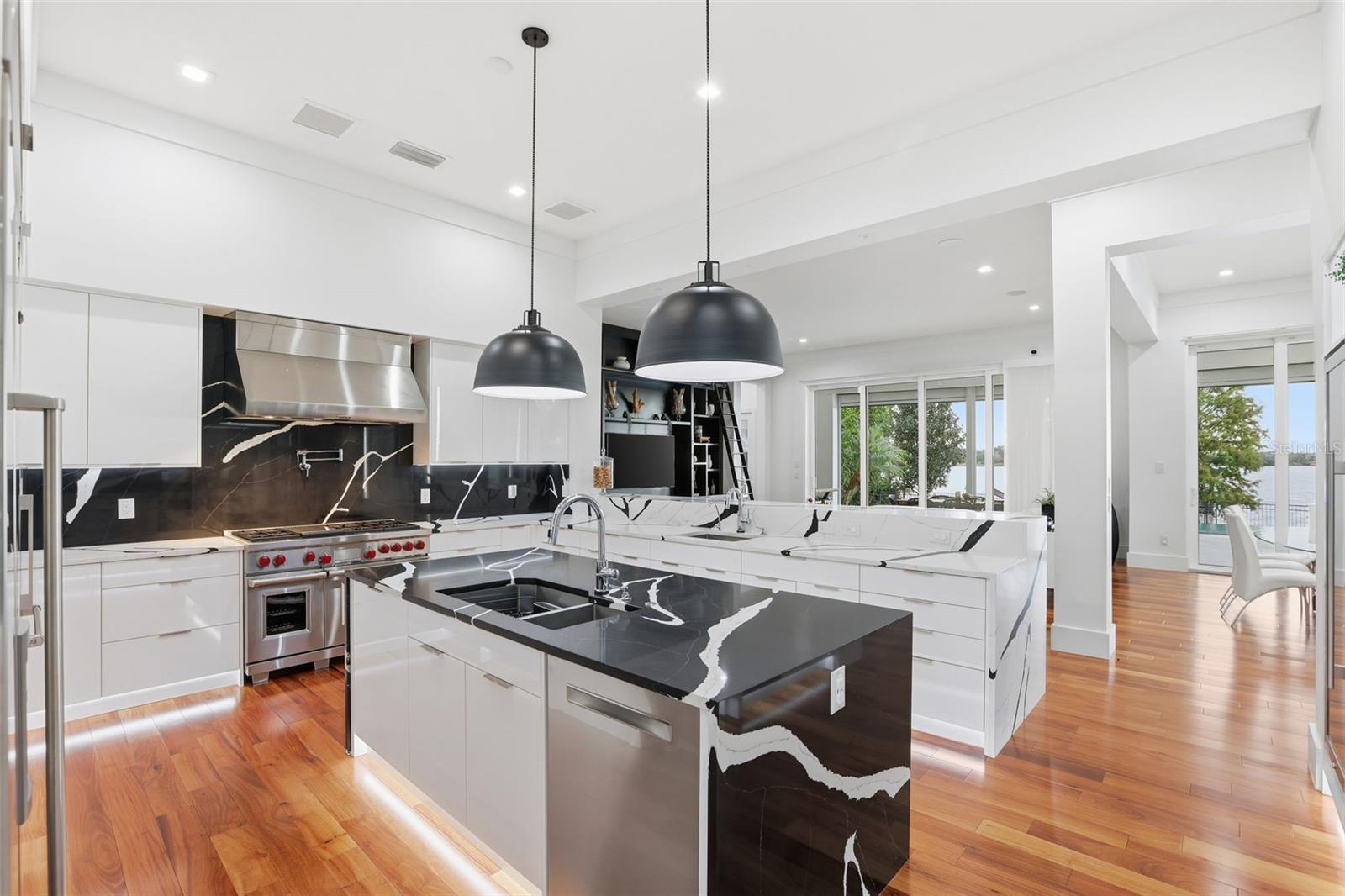 O6359990 Property Photo