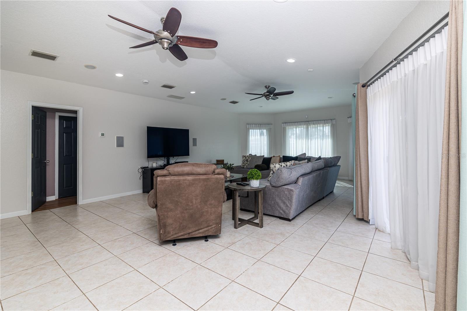 510 LEWIS BLVD SE, ST PETERSBURG, FL, 33705