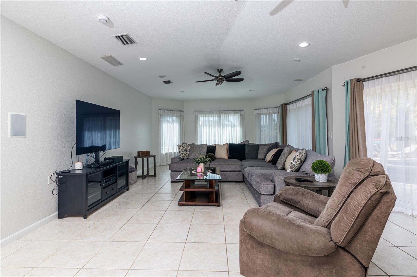 510 LEWIS BLVD SE, ST PETERSBURG, FL, 33705