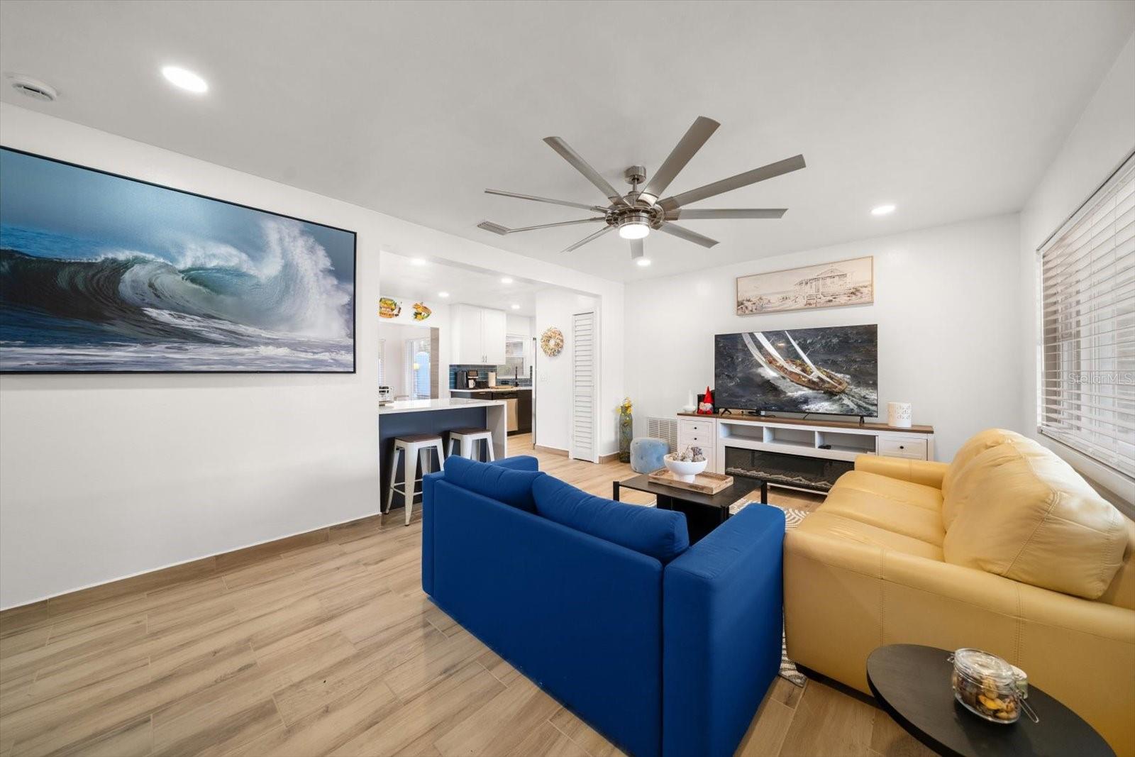 955 NARCISSUS AVE, CLEARWATER BEACH, FL, 33767