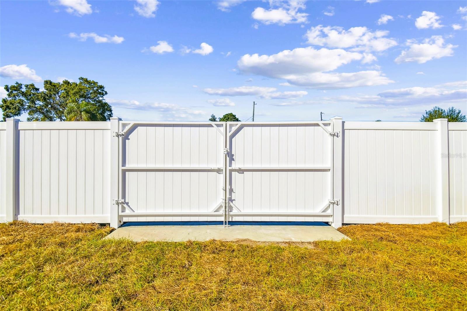 7717 W POWHATAN AVE, TAMPA, FL, 33615