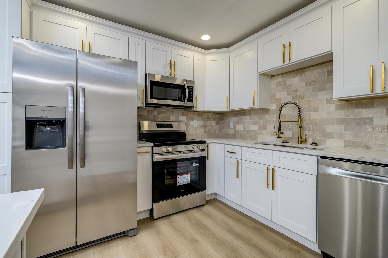 463 DAVISON AVE NE, ST PETERSBURG, FL, 33703