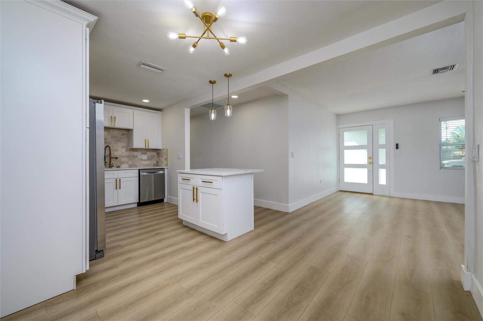 463 DAVISON AVE NE, ST PETERSBURG, FL, 33703