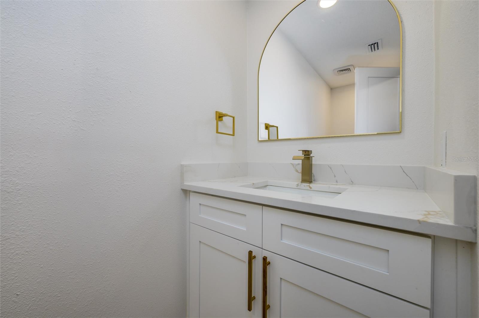 463 DAVISON AVE NE, ST PETERSBURG, FL, 33703