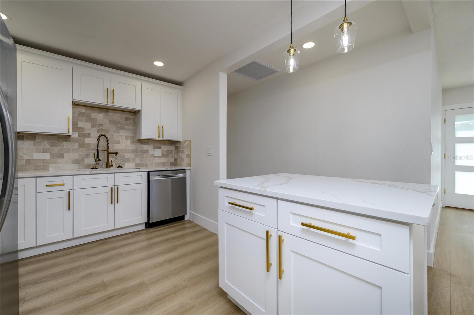 463 DAVISON AVE NE, ST PETERSBURG, FL, 33703