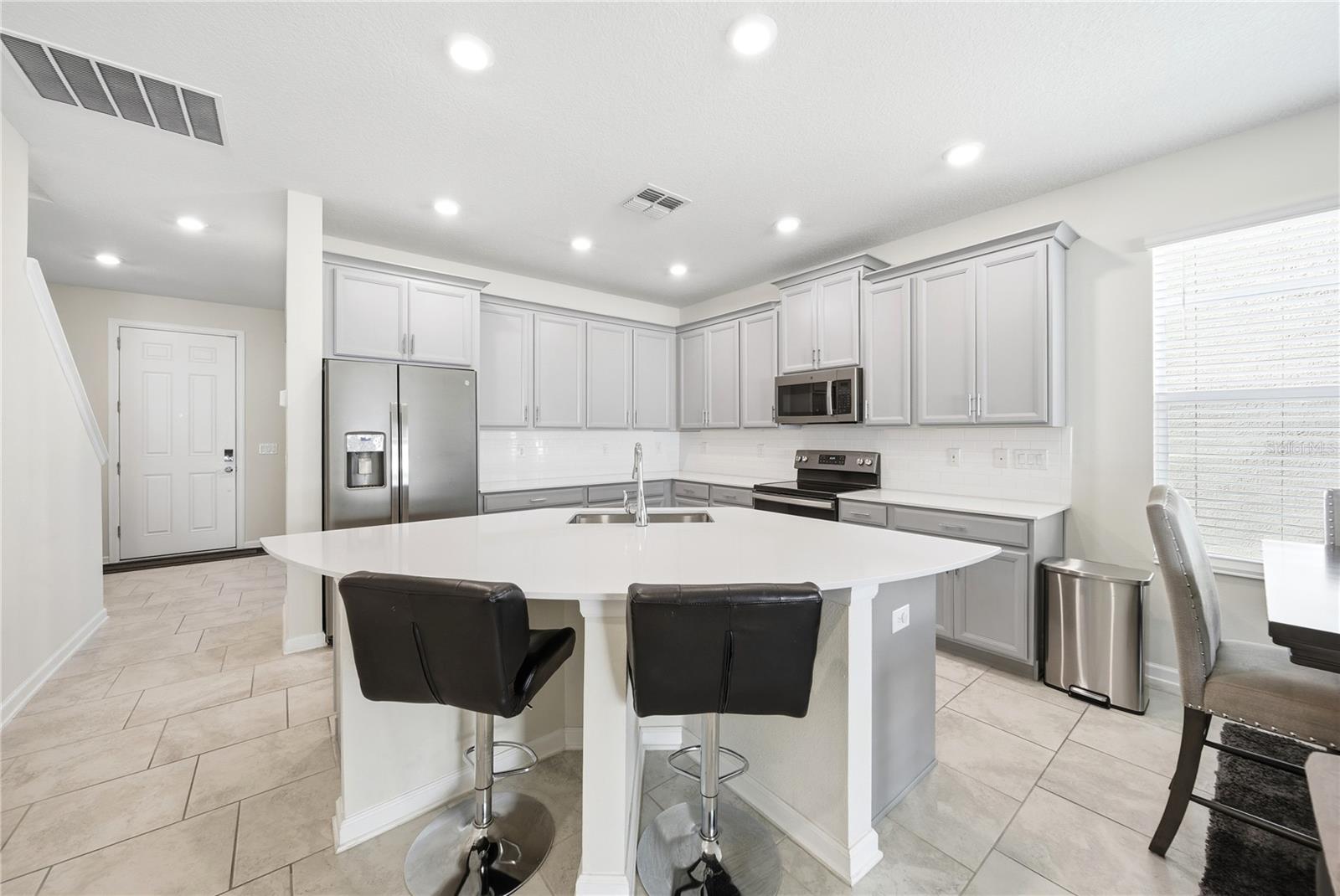 737 PANICAL DR, APOPKA, FL, 32703