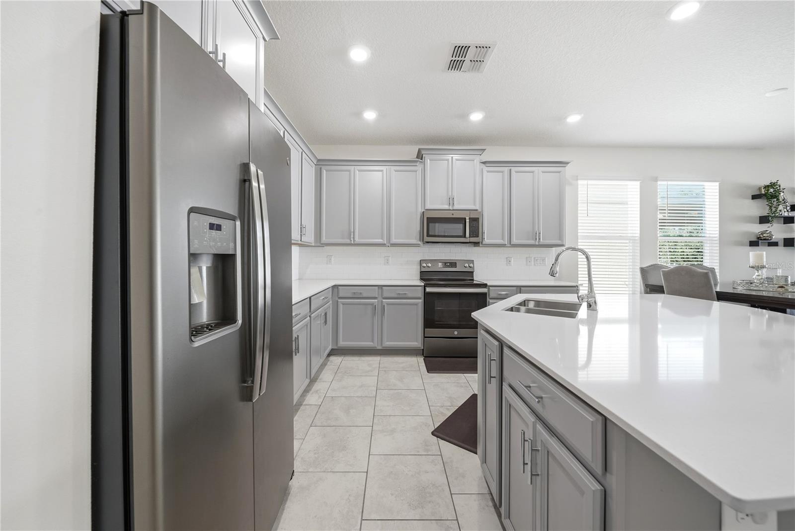 737 PANICAL DR, APOPKA, FL, 32703