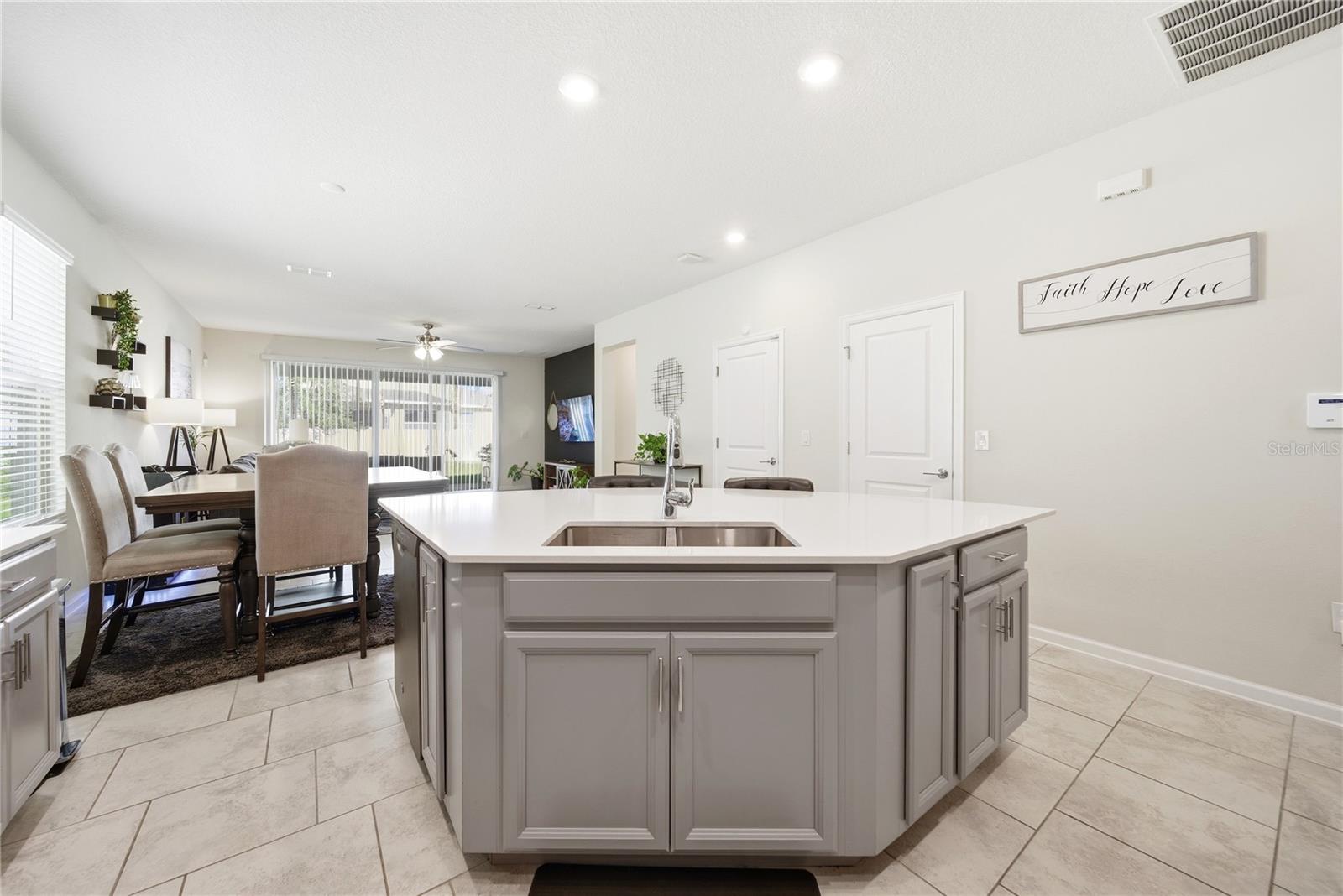 737 PANICAL DR, APOPKA, FL, 32703