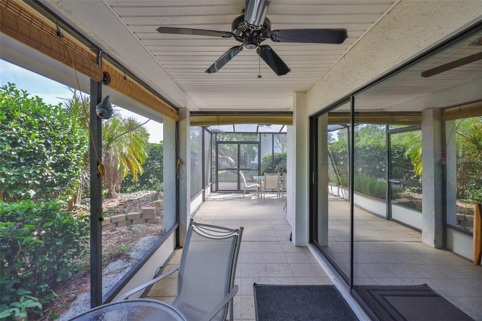 6.1 •_Three sliding glass doors lead to the screened lanai, seamlessly blending indoor and outdoor living