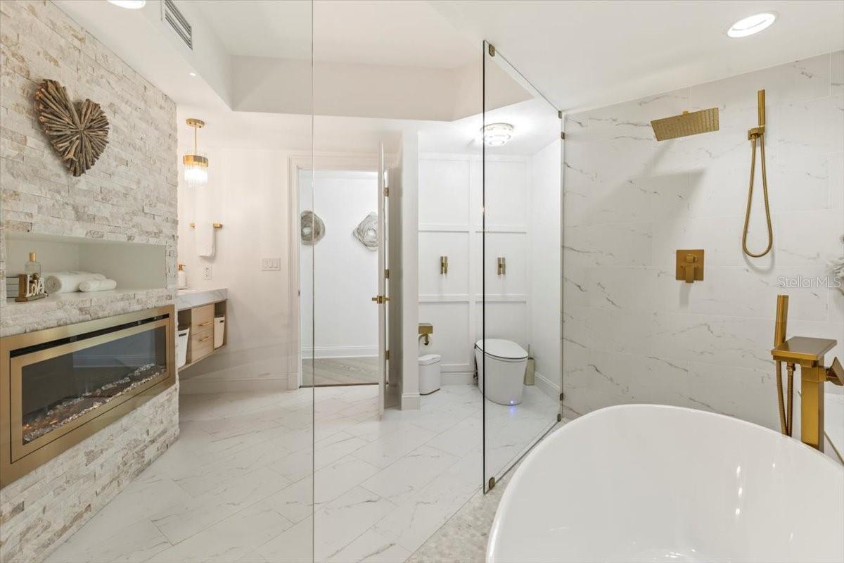 231 RIVERSIDE DR #102, HOLLY HILL, FL, 32117