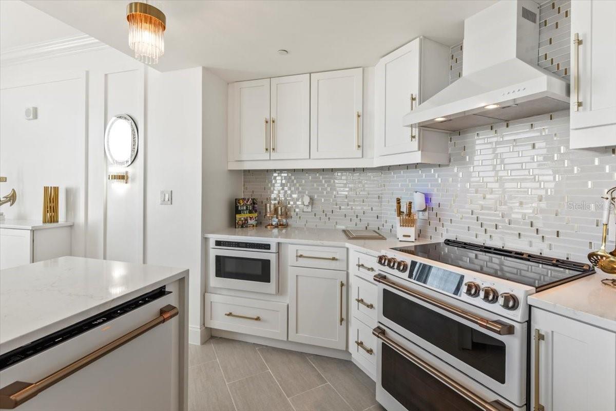 231 RIVERSIDE DR #102, HOLLY HILL, FL, 32117