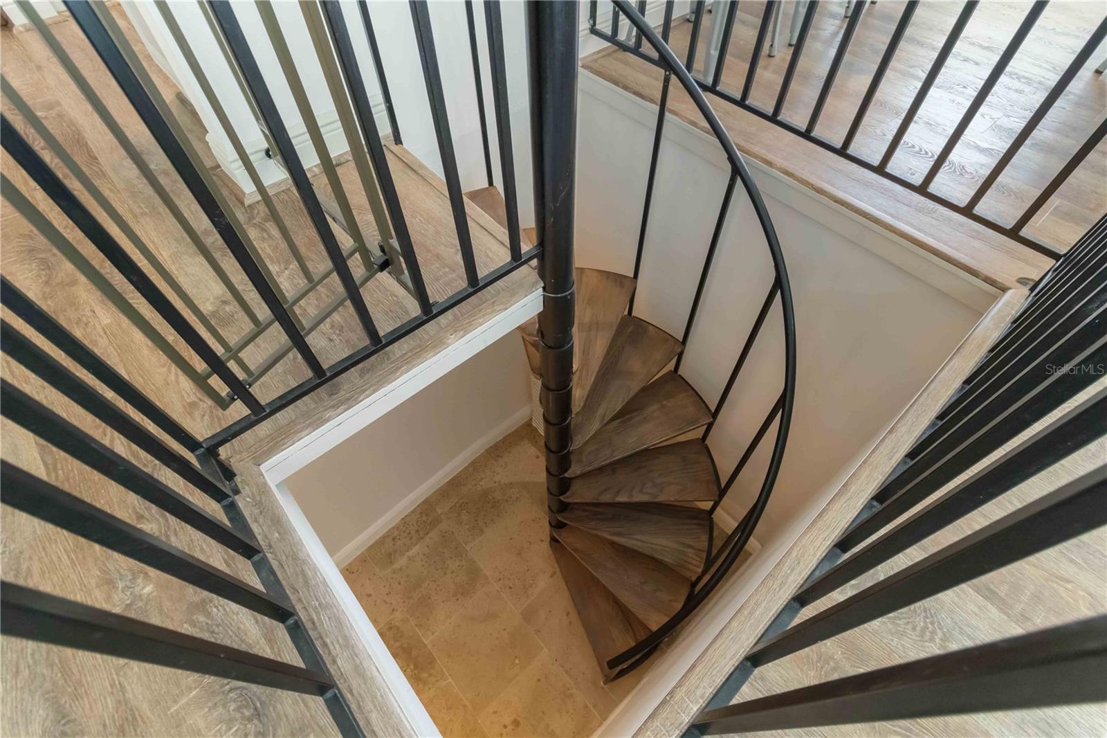 1521 SIESTA DR, SARASOTA, FL, 34239