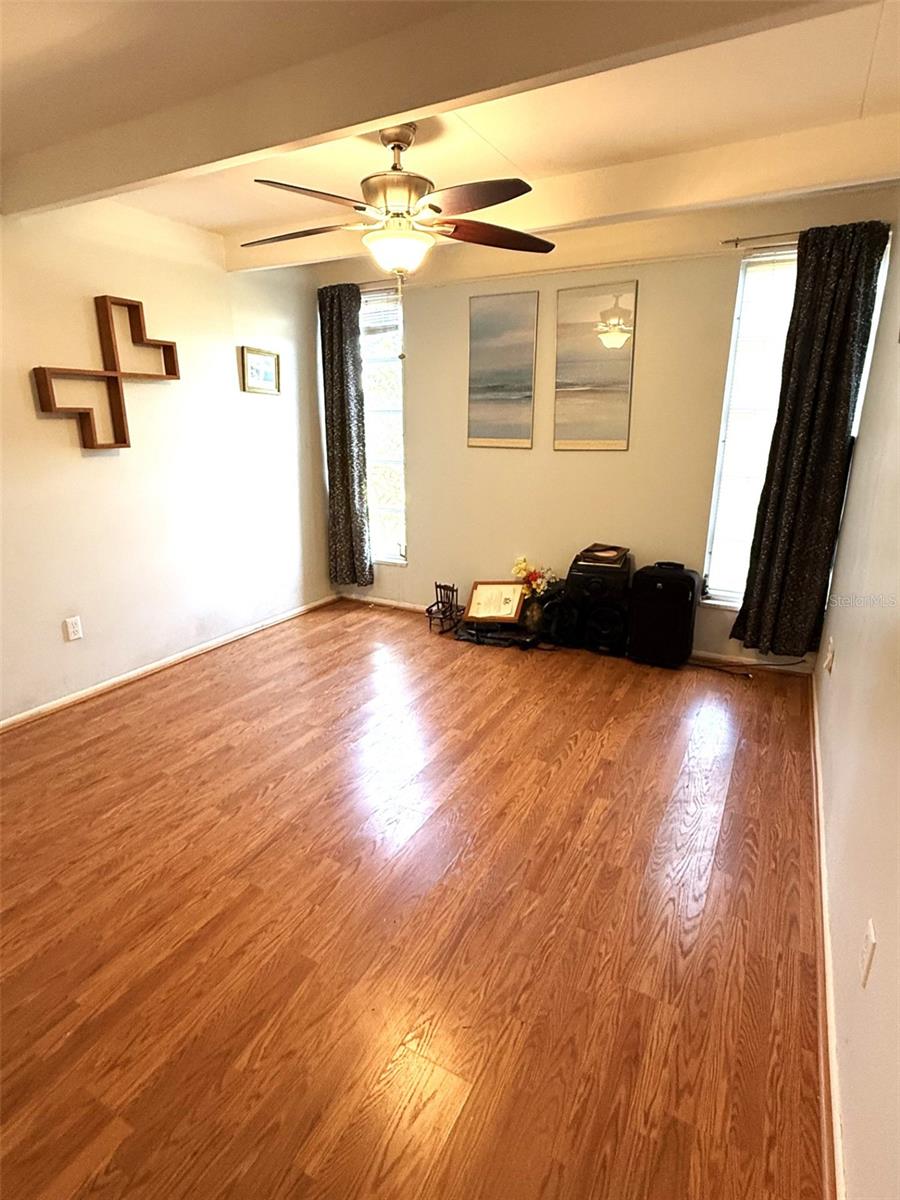 L4957253 Property Photo