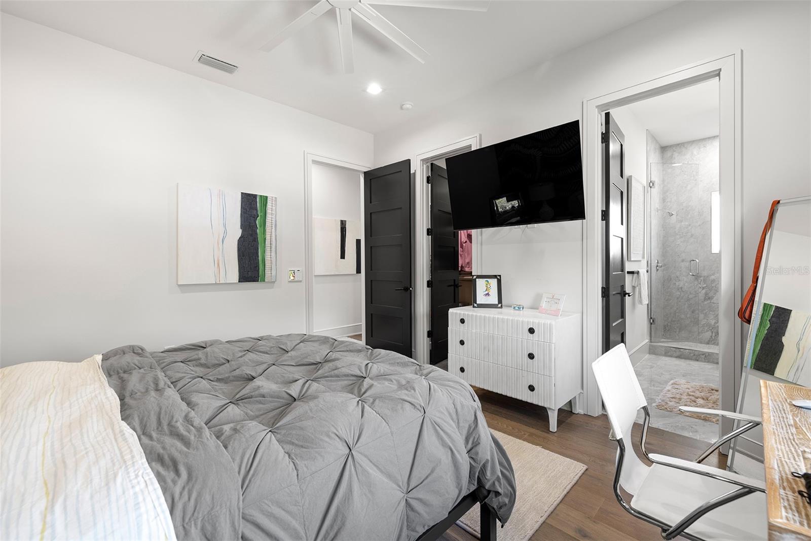 TB8447640 Property Photo