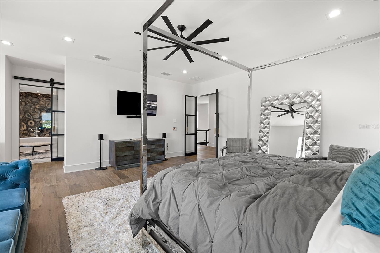 TB8447640 Property Photo