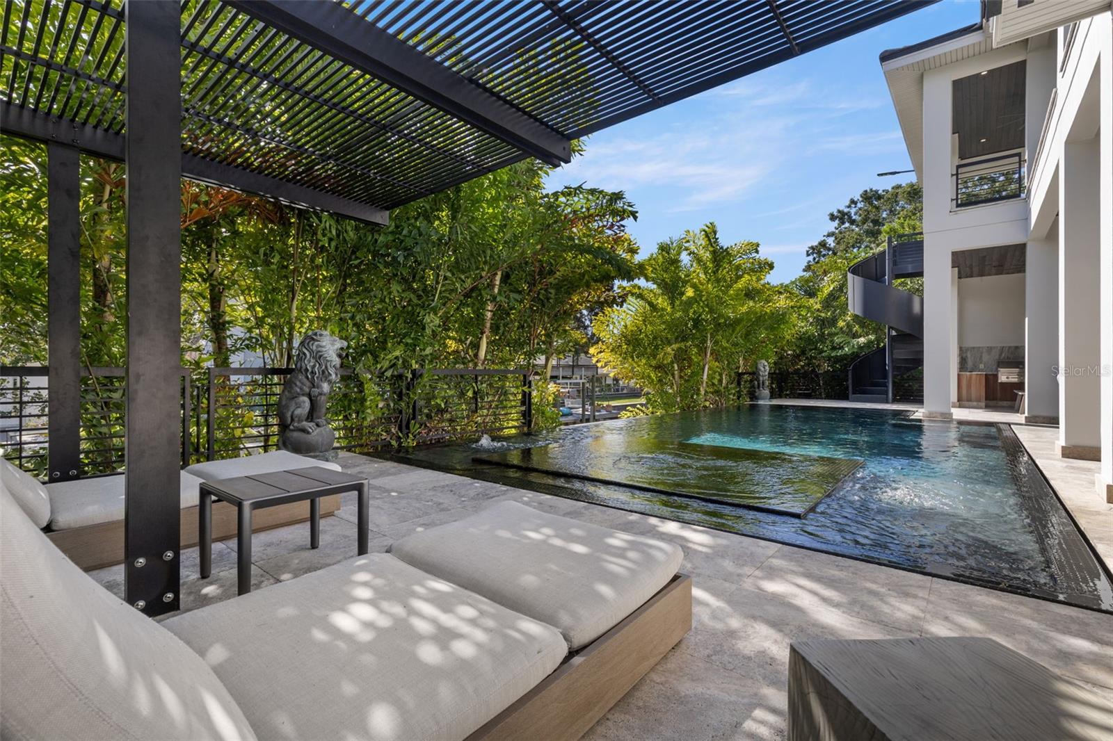 TB8447640 Property Photo