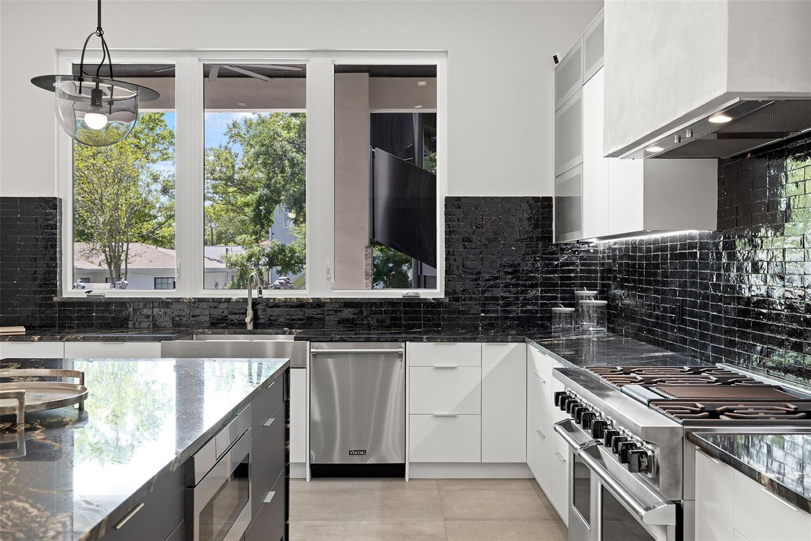 TB8447640 Property Photo